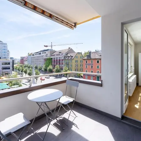 Your Perfect Getaway With 3 Bedrooms & Wifi Apartment