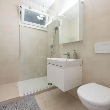 Apartment Your Perfect Getaway With 3 Bedrooms & Wifi *